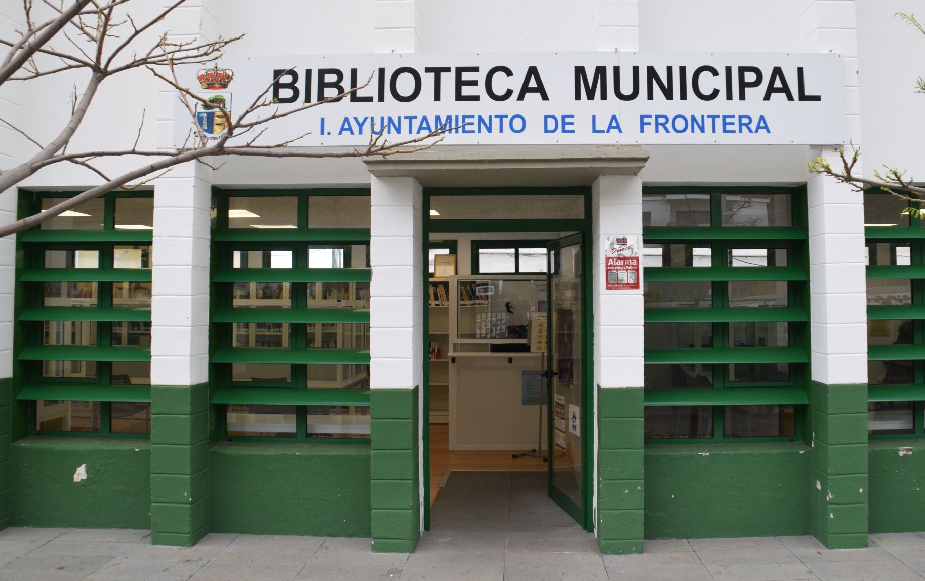 Los libros del Club de Lectura de La Frontera ya están a disposición de los lectores en la biblioteca municipal 